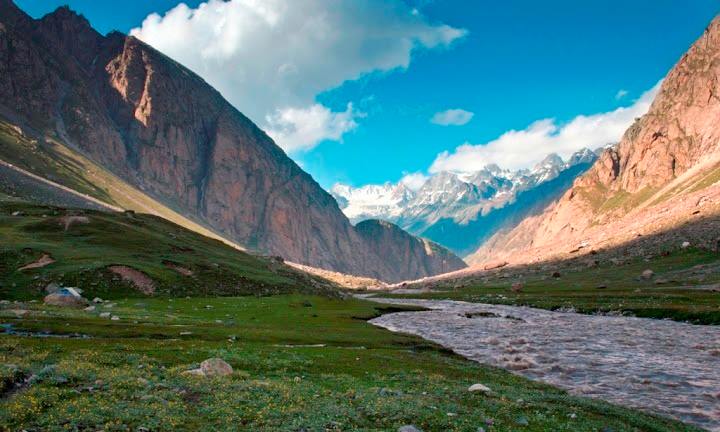 Trek to Hampta Pass + Chandartal Lake