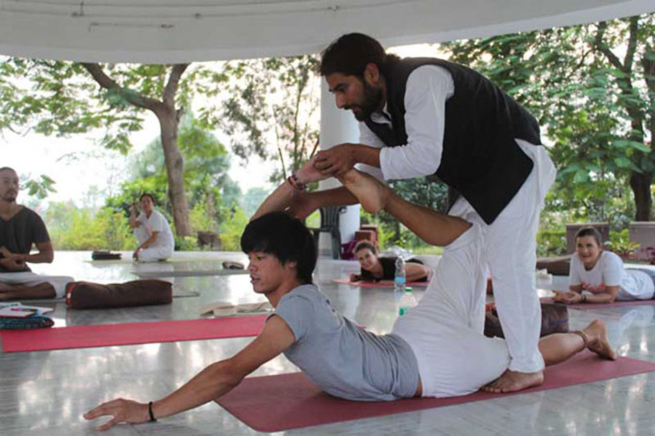 200 hour yoga teacher training 