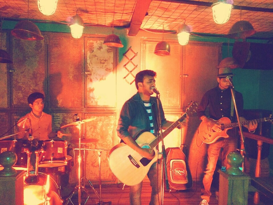 Deepak (Acoustic Solo) Live at Lord of the Drinks – A StarClinch Presentation